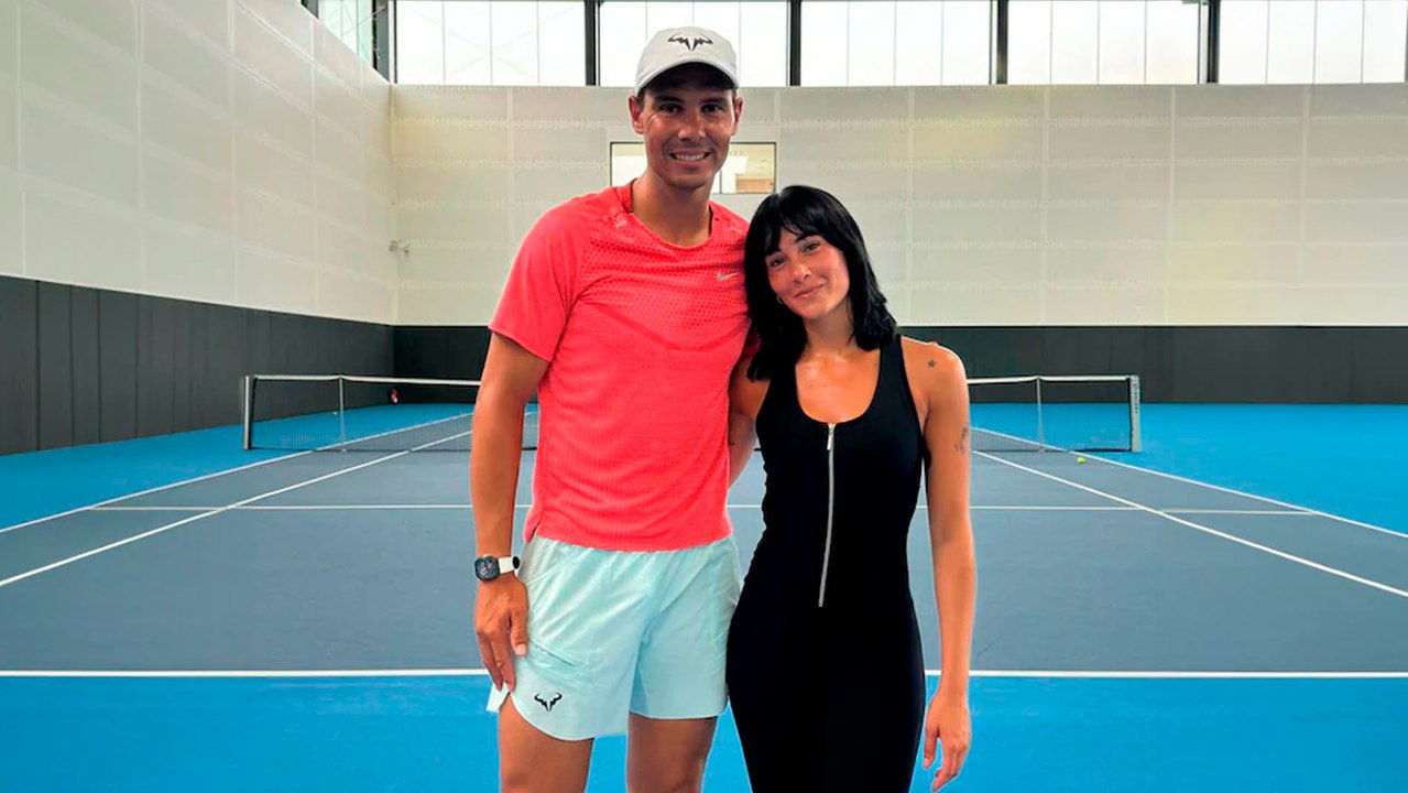 Rafa Nadal se enfrenta en un partido de tenis a Aitana y la ficha para su academia