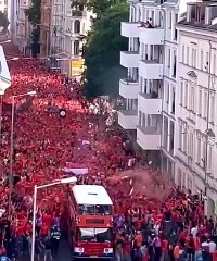 #Énergie ! La #transmission visible de l’énergie des #supporters #hollandais a éteint #psychologiquement la #France  Résultat : sur le terrain ️⚽️des #Bleus #amorphes 