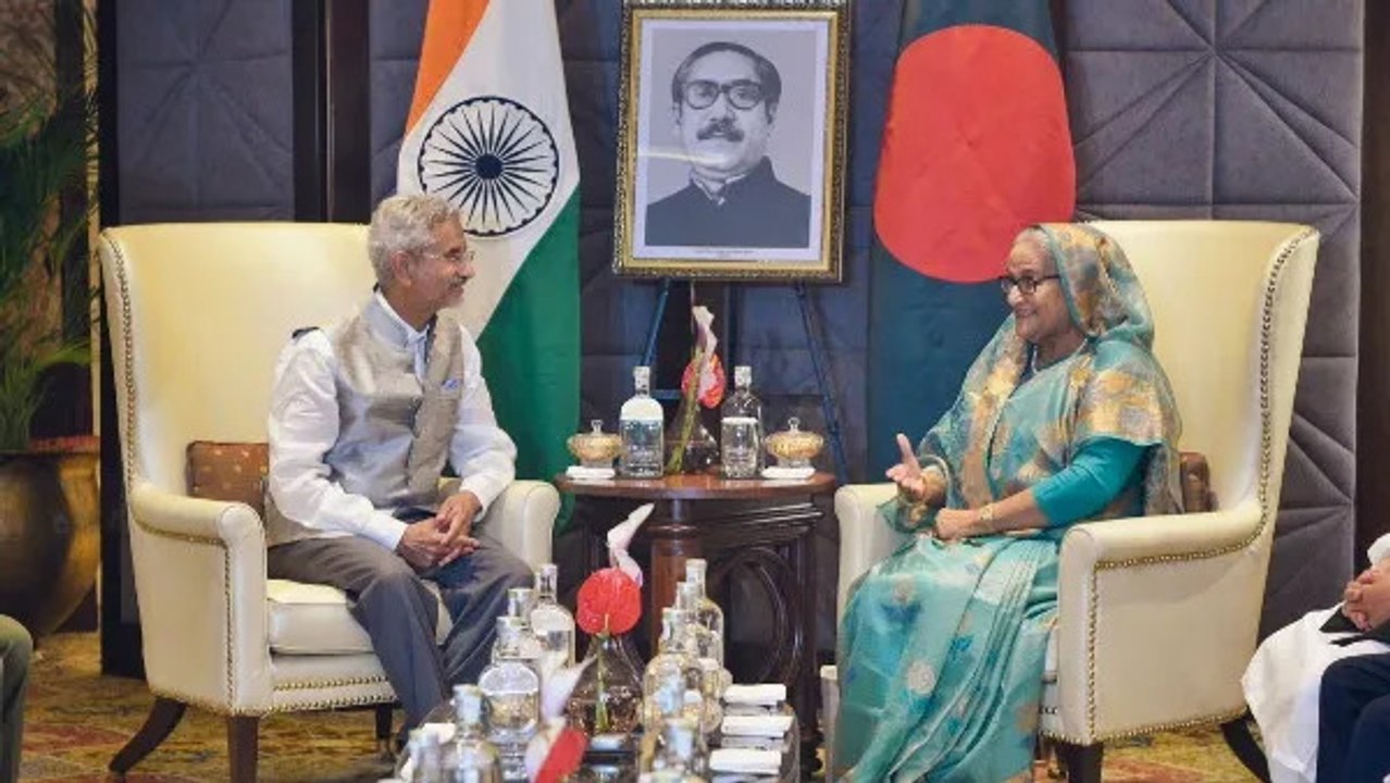विदेश मंत्री डॉ. एस जयशंकर ने बांग्लादेश की प्रधानमंत्री शेख हसीना से मुलाकात की