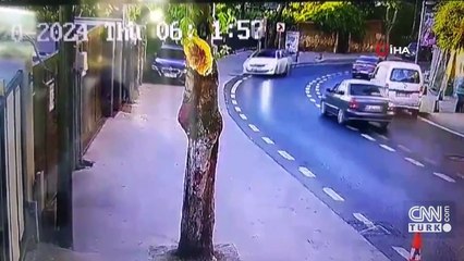 Virajı alamadı, önce lüks araca ardından ağaca çarptı