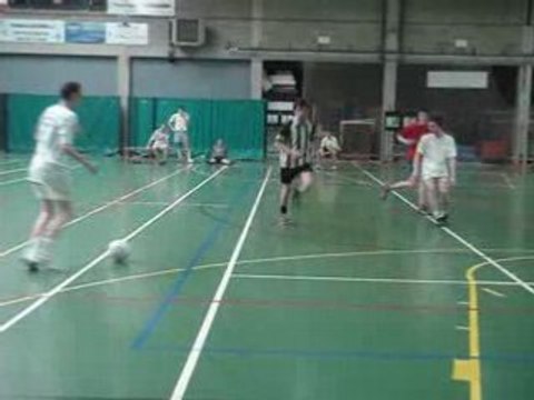 les mecs au mini foot