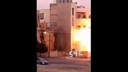 لحظة نسف مواد متفجرة في منزل بماركا الجنوبية