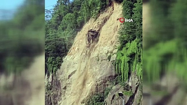 Rize'de toprak kayması vatandaşlar tarafından böyle kaydedildi