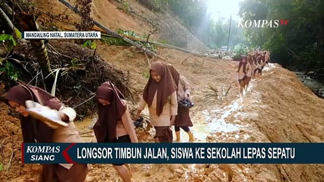 Longsor Timbun Jalan, Siswa di Mandailing Natal ke Sekolah Lepas Sepatu
