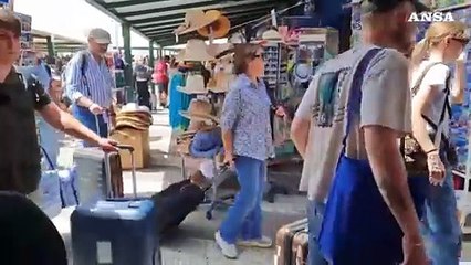 Bloccati gli arrivi a Capri, code e disagi nei porti di partenza