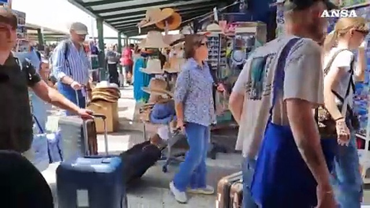Bloccati gli arrivi a Capri, code e disagi nei porti di partenza
