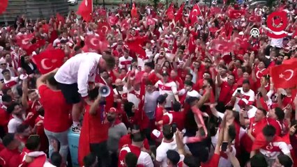 Dortmund'taki Türk taraftarlar, Türkiye- Portekiz maçı öncesinde bir araya geldi