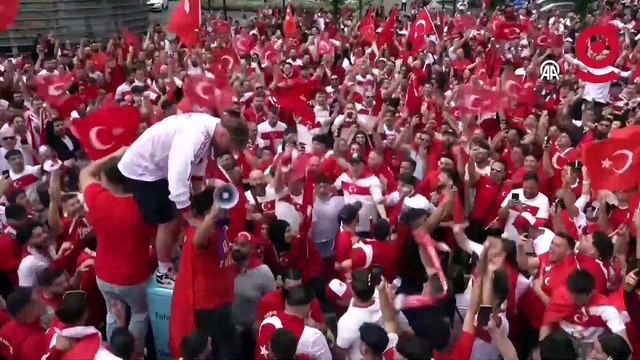 Dortmund'taki Türk taraftarlar, Türkiye- Portekiz maçı öncesinde bir araya geldi