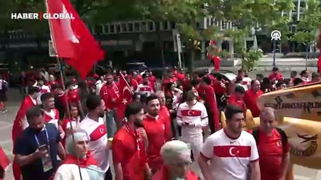 Dortmund'taki Türk taraftarlar, Türkiye- Portekiz maçı öncesinde bir araya geldi
