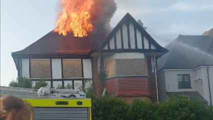 Undetermined cause leads to uninhabited house catching uncontrollable fire