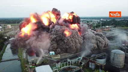 Ex centrale elettrica di Trenton, in Michigan demolita in pochi secondi, le spettacolari immagini