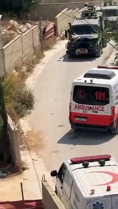 İsrail vahşeti: Yaralı Filistinliyi canlı kalkan yaptılar