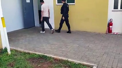 Homem que tentou ajudar o irmão retirando arma de local de crime é encaminhado à Delegacia