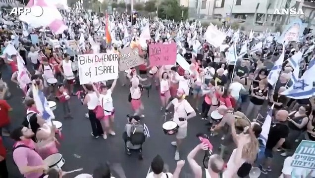 Israele, manifestanti in strada a Tel Aviv per chiedere elezioni anticipate