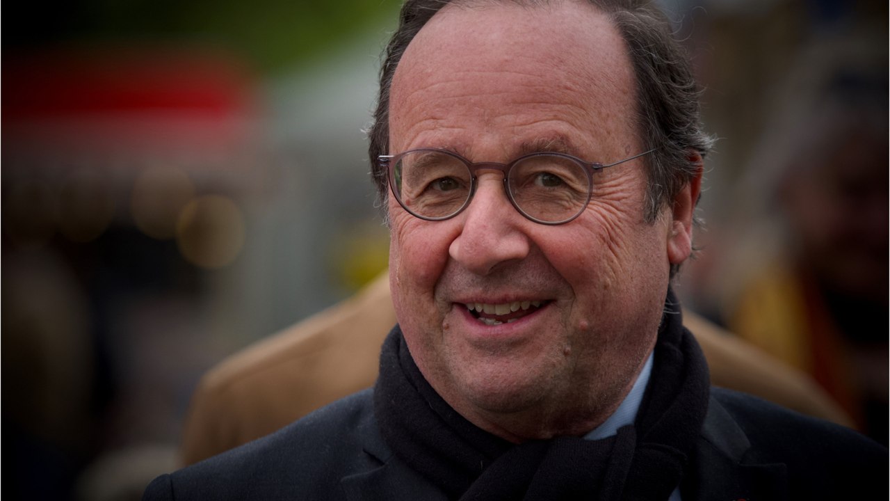 Voici - François Hollande : une vidéo sur laquelle il boit une bière cul sec fait le buzz
