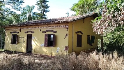 PODERIA SERVIR COMO UMA CASA, ESSE ESCRITÓRIO ABANDONADO???