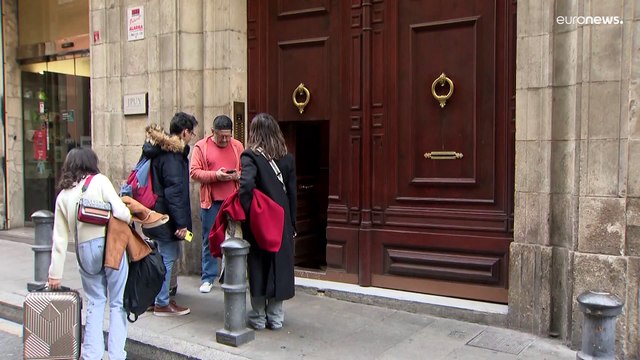 بسبب أزمة السكن.. برشلونة تقرر حظر الإيجارات السياحية قصيرة الأجل