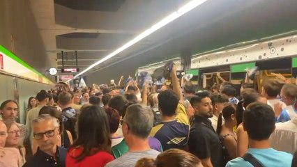 Vídeo de la celebración de la afición del Málaga en una de las estaciones del Metro.