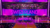 Svenske Loreen giver vinder trofæet til Schweiziske Nemo | Schweiziske Nemo siger tusind tak i sin vinder tale til alle fans | Eurovision Song Contest 2024 | DRTV