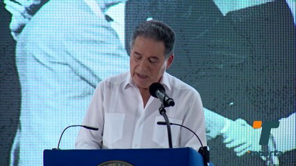 Develan monumento de  recordación de los Tratados Torrijos-Carter