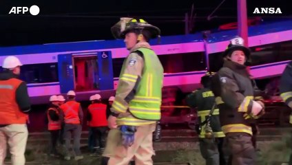 Télécharger la video: Scontro frontale tra due treni in Cile, due morti e nove feriti