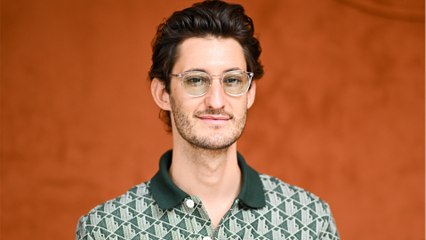 GALA VIDEO - Pierre Niney cash sur le revers de la notoriété : “Je ne me promène pas dans la rue avec mes deux filles”