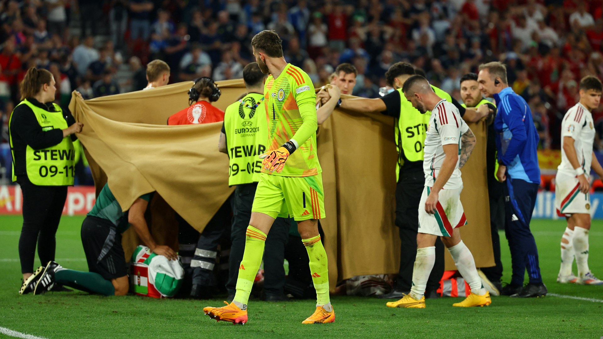 Barnabás Varga Evacuated After Serious Injury in Hungary's Match | beIN ...