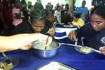 Lomba Makan Papeda di Festival Danau Sentani