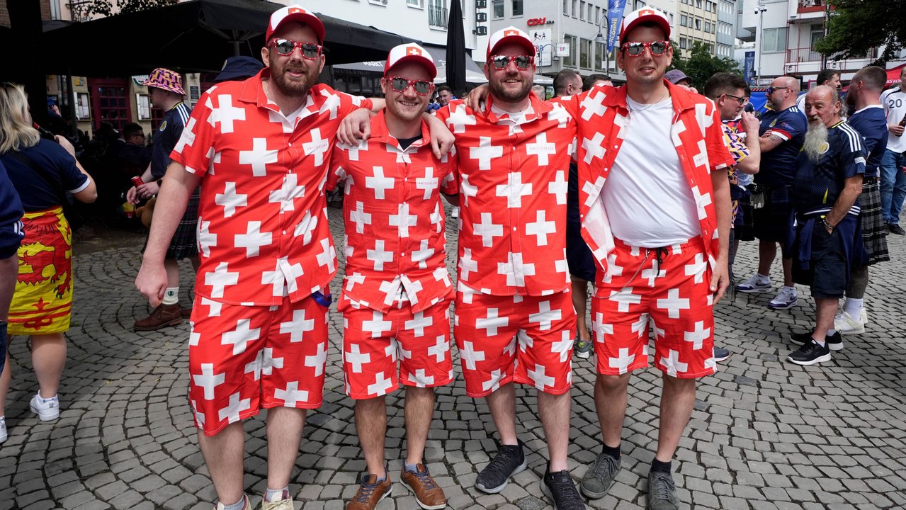 'Hopp Schwiiz': Schweizer Fans feiern in Frankfurt