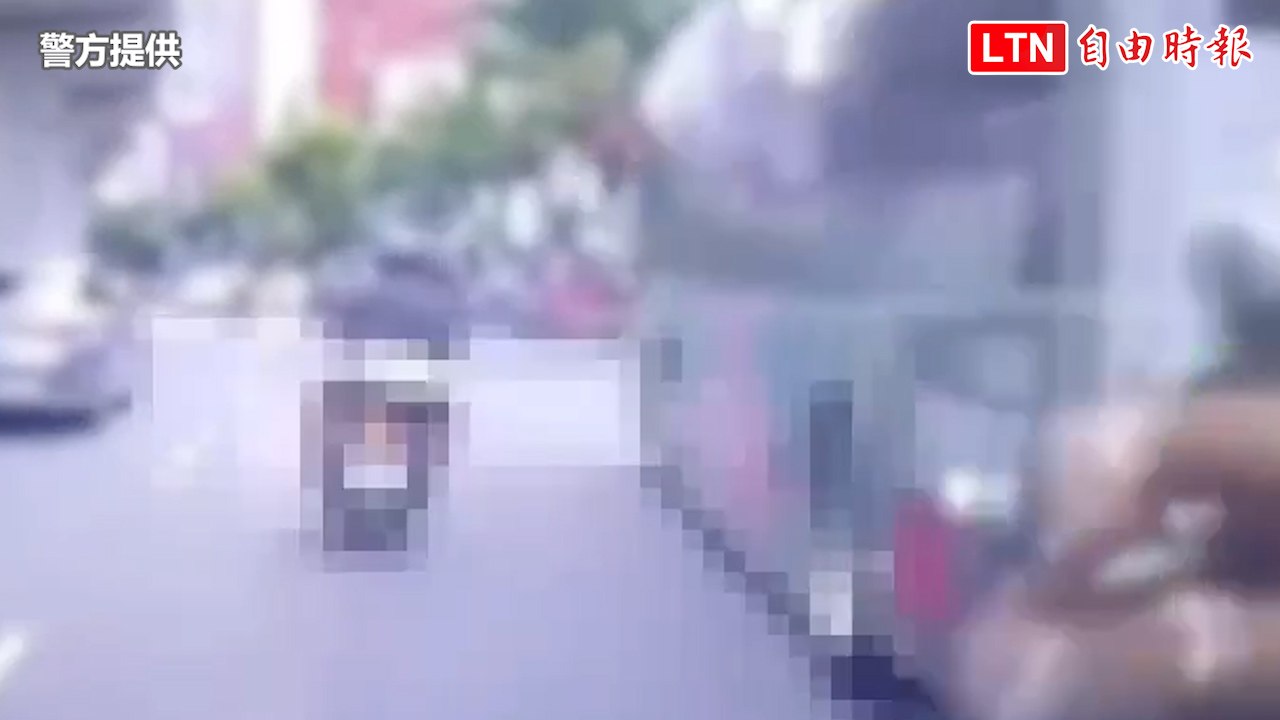 台中連傳騎車碰撞公車遭輾斃 交警籲「不鑽車縫、遠離大車」(警方提供)