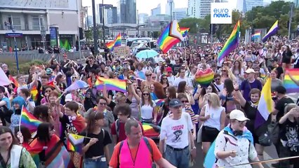 Polónia associa-se a declaração diplomática contra perseguição de membros da comunidade LGBTQIA+