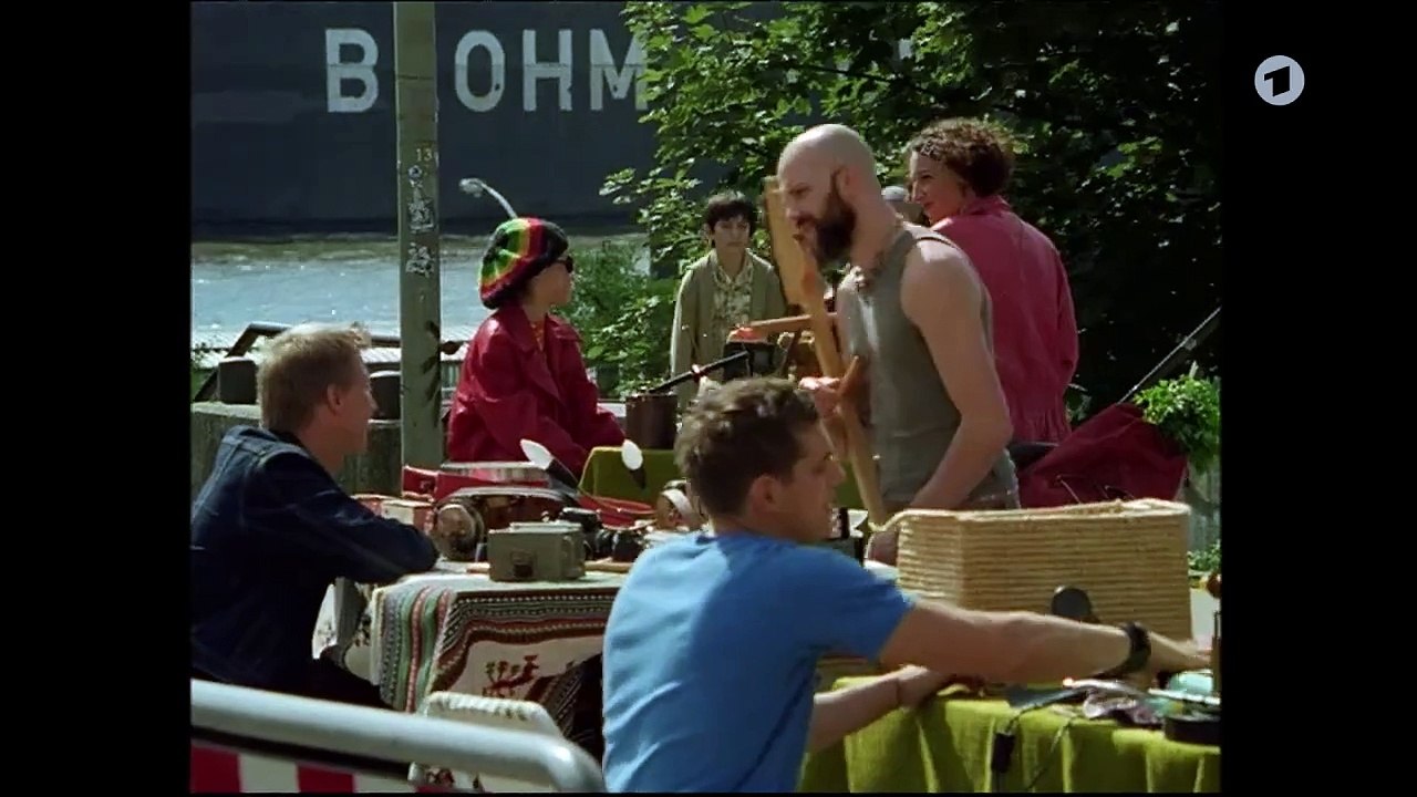 Die Pfefferkörner - Staffel 1, Folge 11. Der rote Mantel