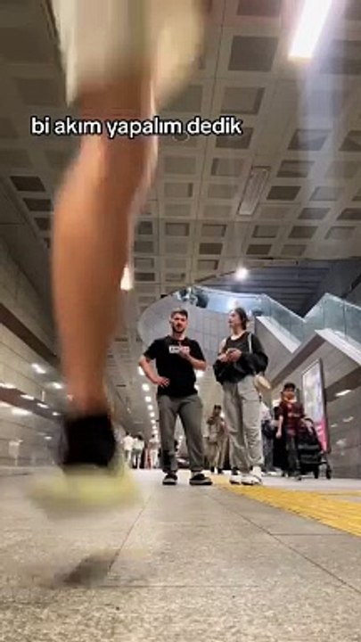 Akım yapmak isterken ruhu genç bir aileye denk gelip şeker tadında bir video çeken gençler 