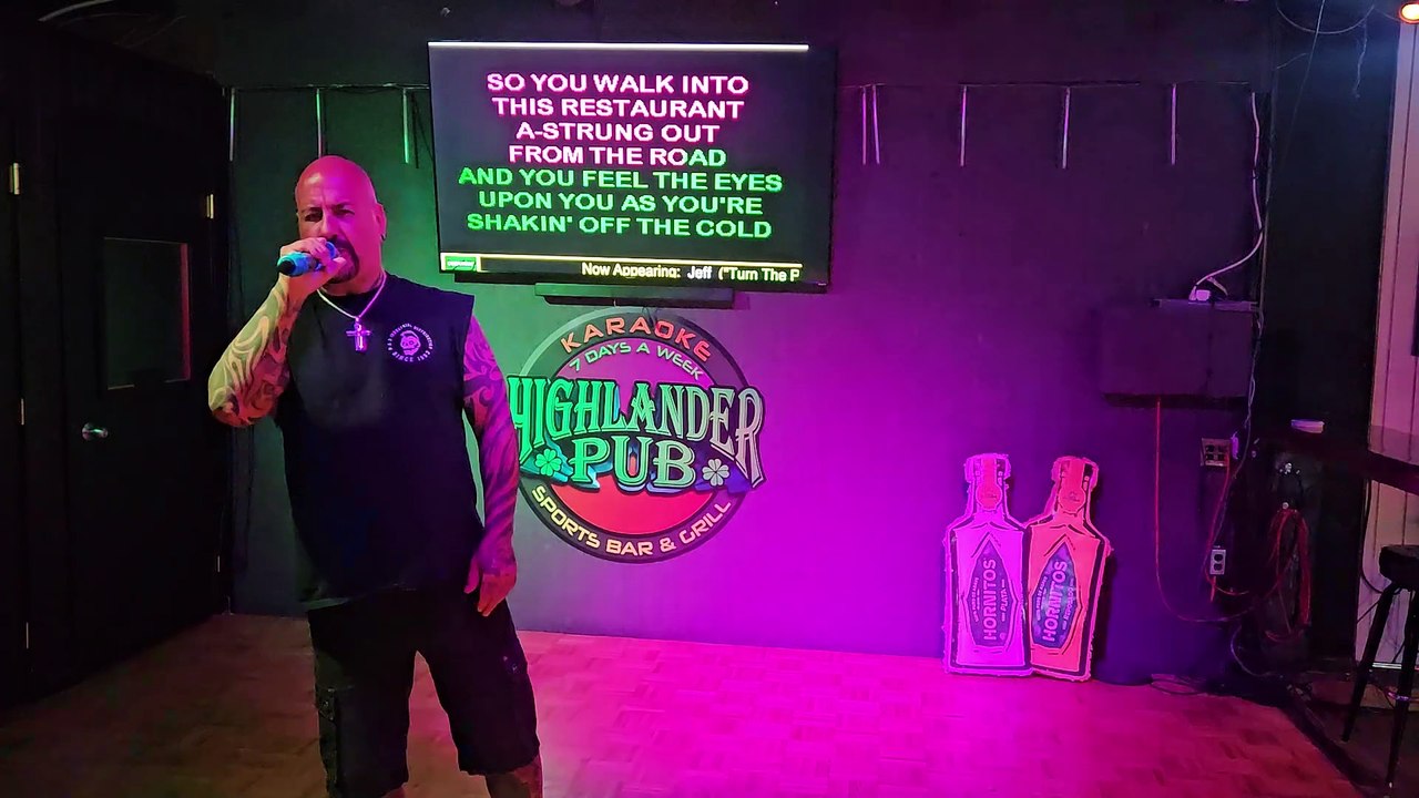 METALLICA - TURN THE PAGE (PERFORMED AT THE HIGHLANDER)