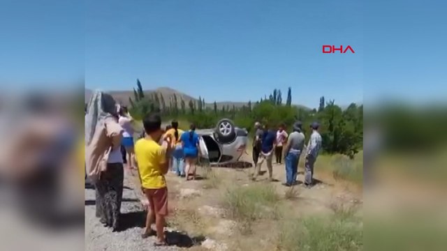 Takla atan otomobildeki anne öldü, eşi ve kızı yaralandı