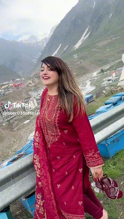 Zara Tasweer se Nikal k samney , Perdes movie