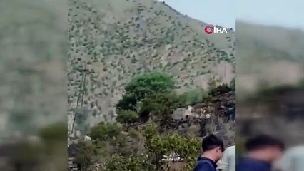 Hakkari'de anız yangını yerleşim yerlerine sıçradı