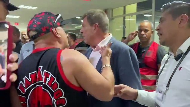 Confusão entre torcedores e dirigentes do Athletico