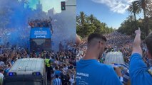 Málaga hace tremenda fiesta tras su ascenso a la Segunda División de España y así disfruta con los fans