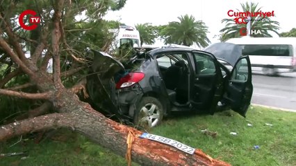 Kartal’da kontrolden çıkan otomobil refüje girdi 3 yaralı