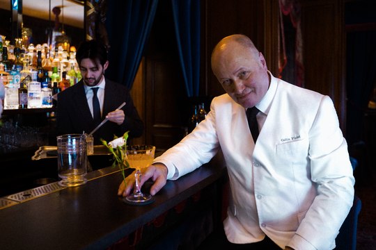 Serge Gainsbourg était fou du Gibson : les confidences de Colin Field, ex-barman du Ritz