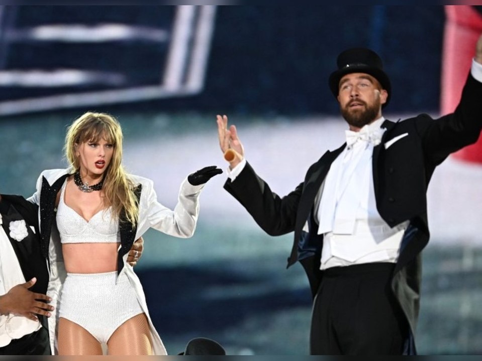 Einzigartiger Moment: Travis Kelce auf der Bühne mit Taylor Swift