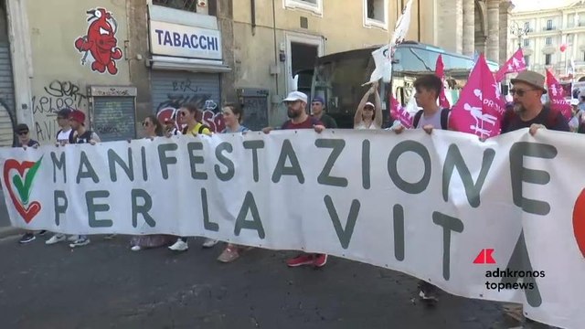 Pro Vita, migliaia di persone al corteo di Roma “Scegliamo la Vita”