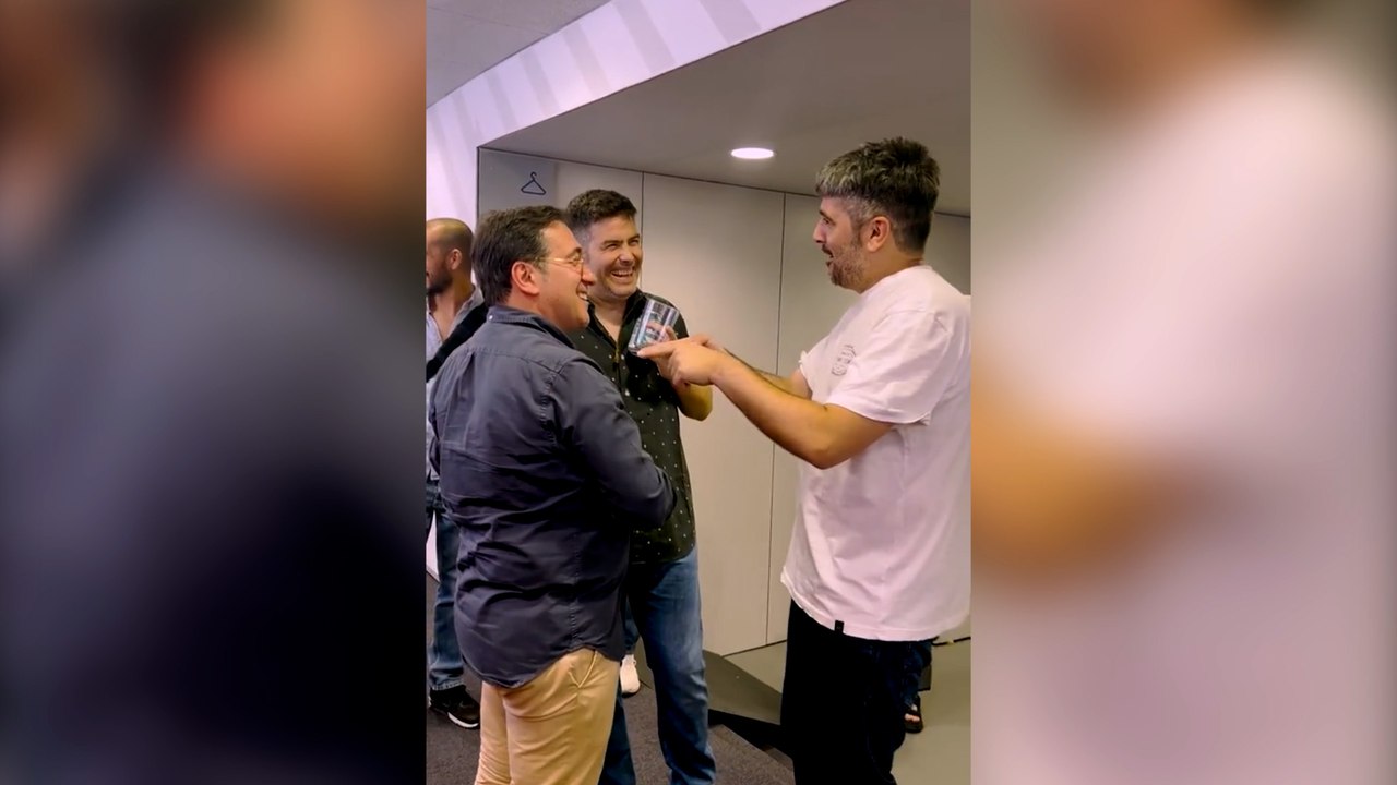 El encuentro del ministro Albares con los hermanos de Estopa