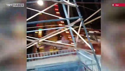 Emniyet kemerini takmadı, salıncaktan düşmekten böyle kurtuldu