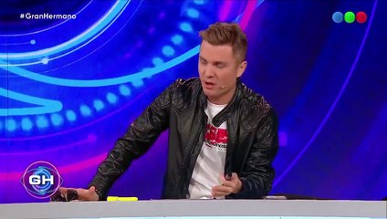 Furia apuntó contra Virginia en plena gala: "¡Panqueque!"