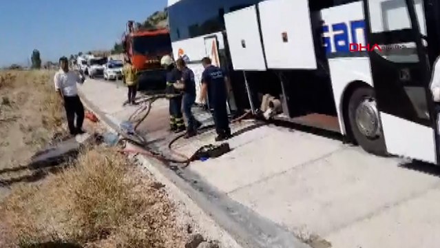 Otobüsün motor kısmında yangın çıktı, 38 yolcu tahliye edildi