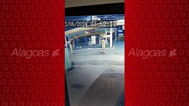Carro invade posto de combustíveis e atinge bomba em Arapiraca