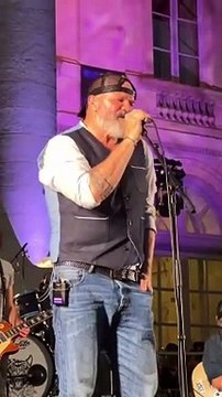 Philippe Etchebest surprend tout le monde en montant sur scène pour la fête de la musique