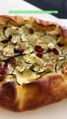 ✨ TARTE À LA COURGETTE, CHÈVRE, MIEL & TOMATES SÉCHÉES ✨